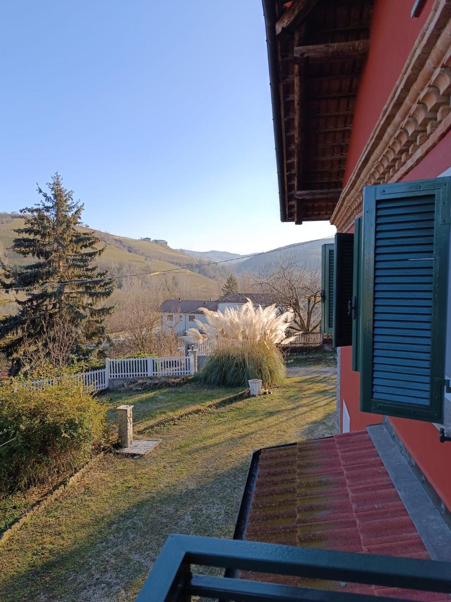 Bricco Nebbiolo Apartment Neviglie Bagian luar foto